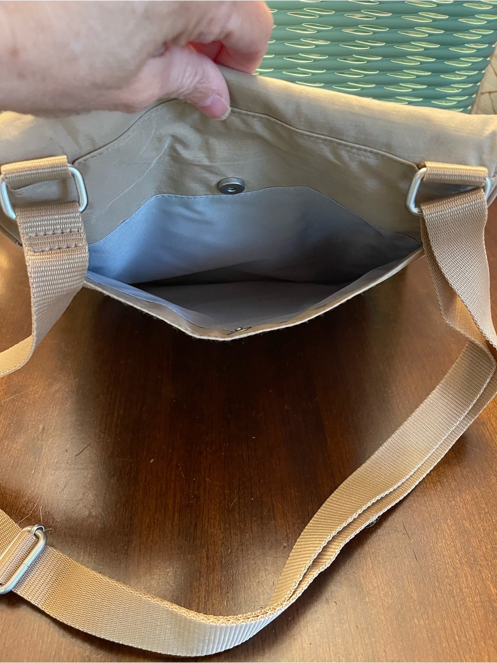 NWOT Baggallini Tan Crossbody Bag Out and About Travel Bag - Picture 10 of 10